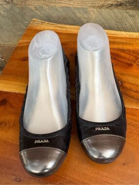 Prada Vitello Black Leather Cap Toe Scrunch Ballet Flats - Size 39